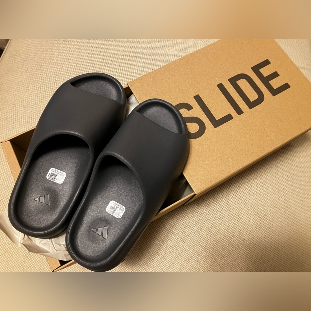 Yeezy slides in slate grey, brand new, never worn